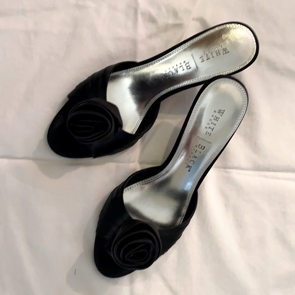 Slip on Satin sandals w/rose